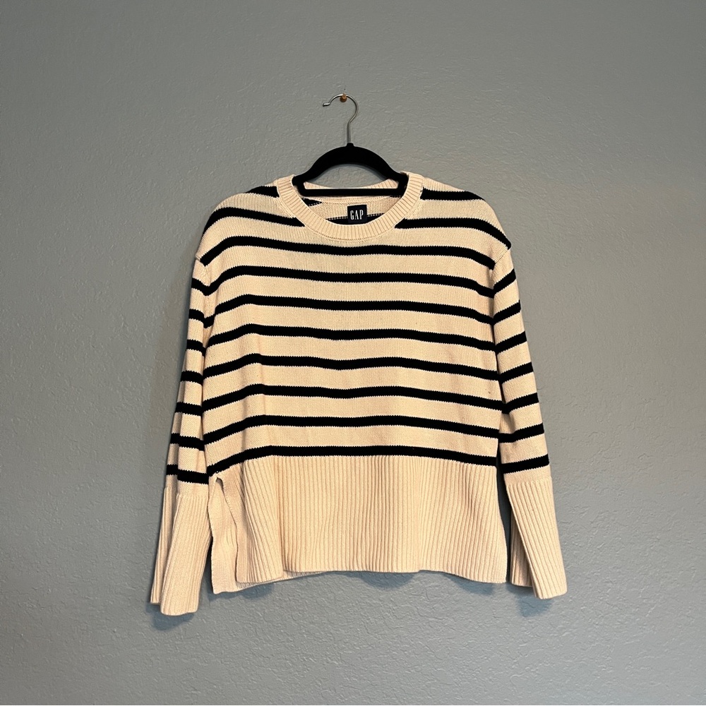 GAP 24/7 Split-Hem Crewneck Sweater Black & Off White Stripe size XS